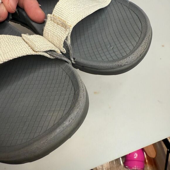 Chaco Z/1 Classic Women’s US 7 EU 38 One Strap Sandals Off White Strap Gray Sole - Picture 8 of 16